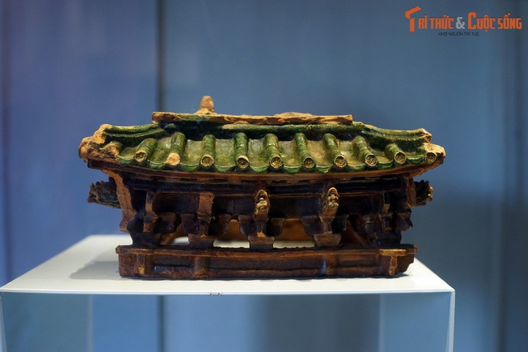 3. Bảo vật quốc gia “Mô hình kiến trúc thời Lê Sơ” là một hiện vật có giá trị đặc biệt trong việc nghiên cứu kiến trúc cổ Việt Nam nóng chung và kiến trúc Hoàng thành Thăng Long thời Lê Sơ nói riêng.