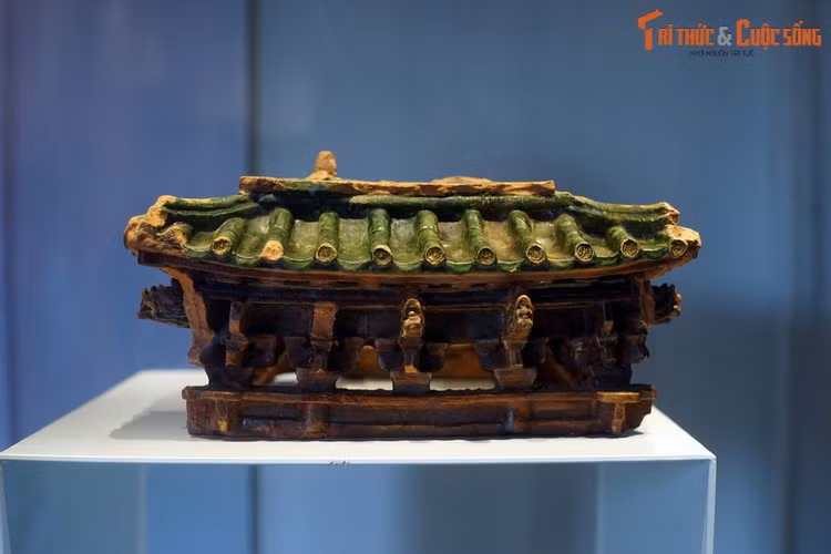 3. Bảo vật quốc gia “Mô hình kiến trúc thời Lê Sơ” là một hiện vật có giá trị đặc biệt trong việc nghiên cứu kiến trúc cổ Việt Nam nóng chung và kiến trúc Hoàng thành Thăng Long thời Lê Sơ nói riêng.