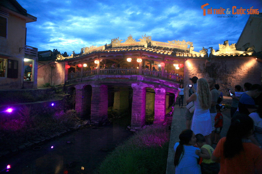 Ngày nay Chùa Cầu Hội An là một địa điểm mang tính biểu tượng bất cứ du khách nào đến Hội An cũng phải ghé thăm. Theo cơ quan quản lý việc thay đổi màu sắc sau trùng tu là điều không thể tránh khỏi và dưới sự tác động của thời tiết, Chùa Cầu sẽ sớm cũ màu như vốn có.