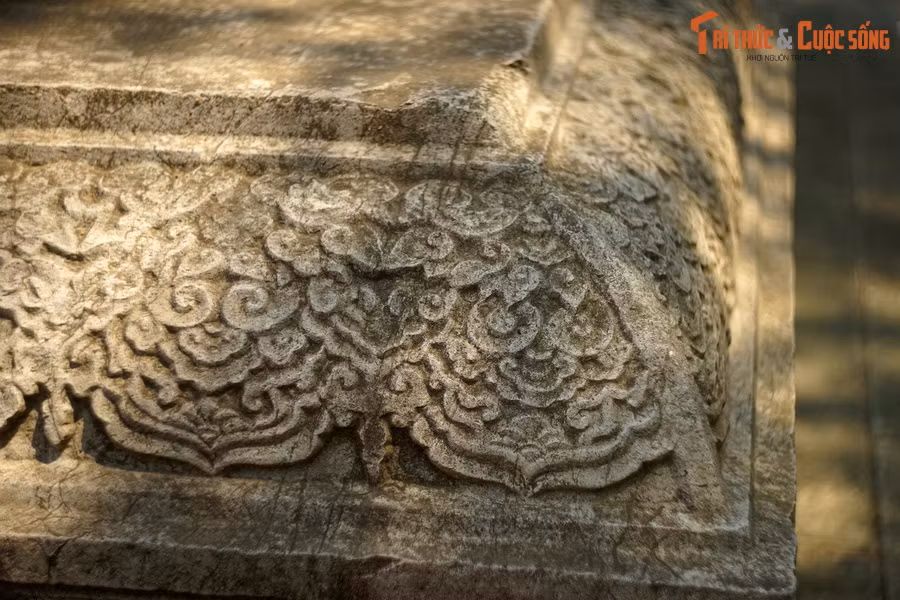 “Đến tháng 9 mùa thu năm Quý Mão (1663) niên hiệu Cảnh Trị thứ 1 thì khởi công, đến cuối năm Giáp Thìn, niên hiệu Cảnh Trị thứ 2 (1664) thì hoàn thành”.