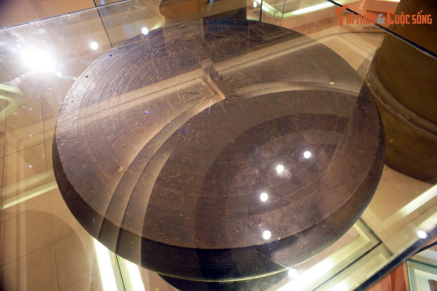 Trống còn khá nguyên vẹn, có hình dáng cân đối, đường kính 79 cm, cao 63 cm. Nét đặc sắc nhất của trống đồng Ngọc Lũ I là hệ thống hoa văn hết sức phong phú, là chuẩn mực cho nền mỹ thuật của các cư dân văn hóa Đông Sơn.