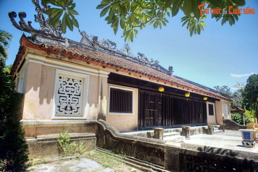 Dịch nghĩa: “Chùa để thờ Phật, xã dân nào cũng có (…). Có lầu chuông, có lầu trống, quy chế nhiều hơn đình, miếu; có tăng ni và tháp mộ, có hậu viện làm nơi ở cho trụ trì và tăng ni...". Ảnh: Chùa Thập Tháp ở Bình Định.