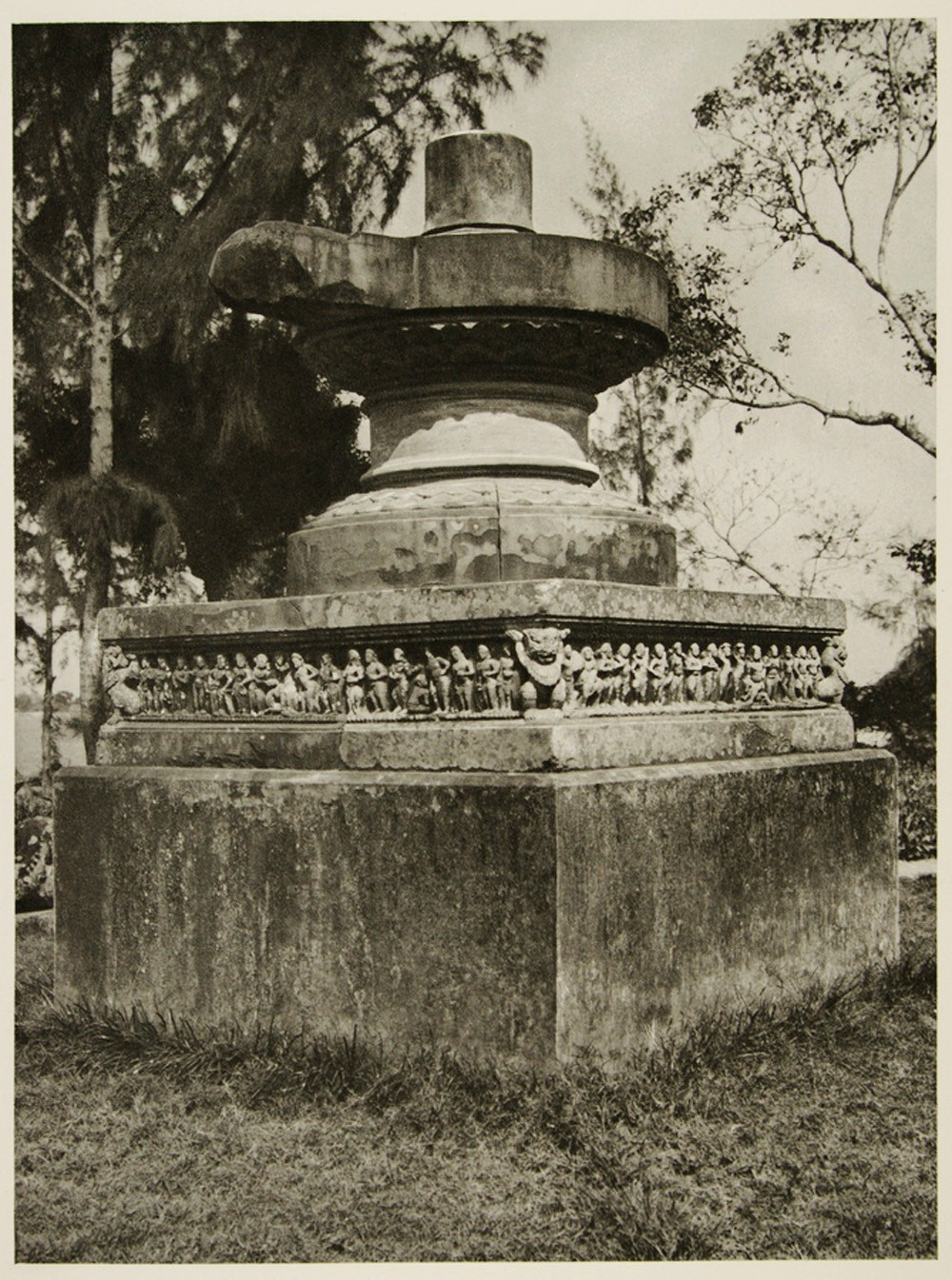 Phần thân đài thờ vũ nữ Trà Kiệu được trưng bày ở Bảo tàng Chăm, Đà Nẵng.