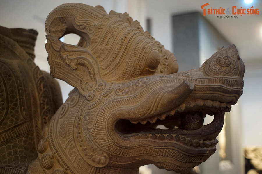 Cho đến nay, ý nghĩa của hình tượng rồng trong văn hóa Chăm vẫn còn có nhiều điều chưa được làm sáng tỏ. Dù vậy, có thể coi bức tượng này là minh chứng cho sự khéo léo, óc sáng tạo và tính hài hước của các nghệ sĩ Chăm xưa.