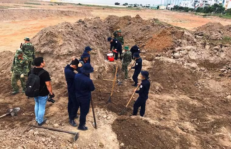 Khu vực tìm kiếm mộ tập thể liệt sĩ trong sân bay Tân Sơn Nhất được xác định từ dữ liệu của một số cực chiến binh Mỹ từng tham chiến tại Việt Nam giai đoạn diễn ra trận đánh vào Tết Mậu Thân năm 1968 cung cấp.