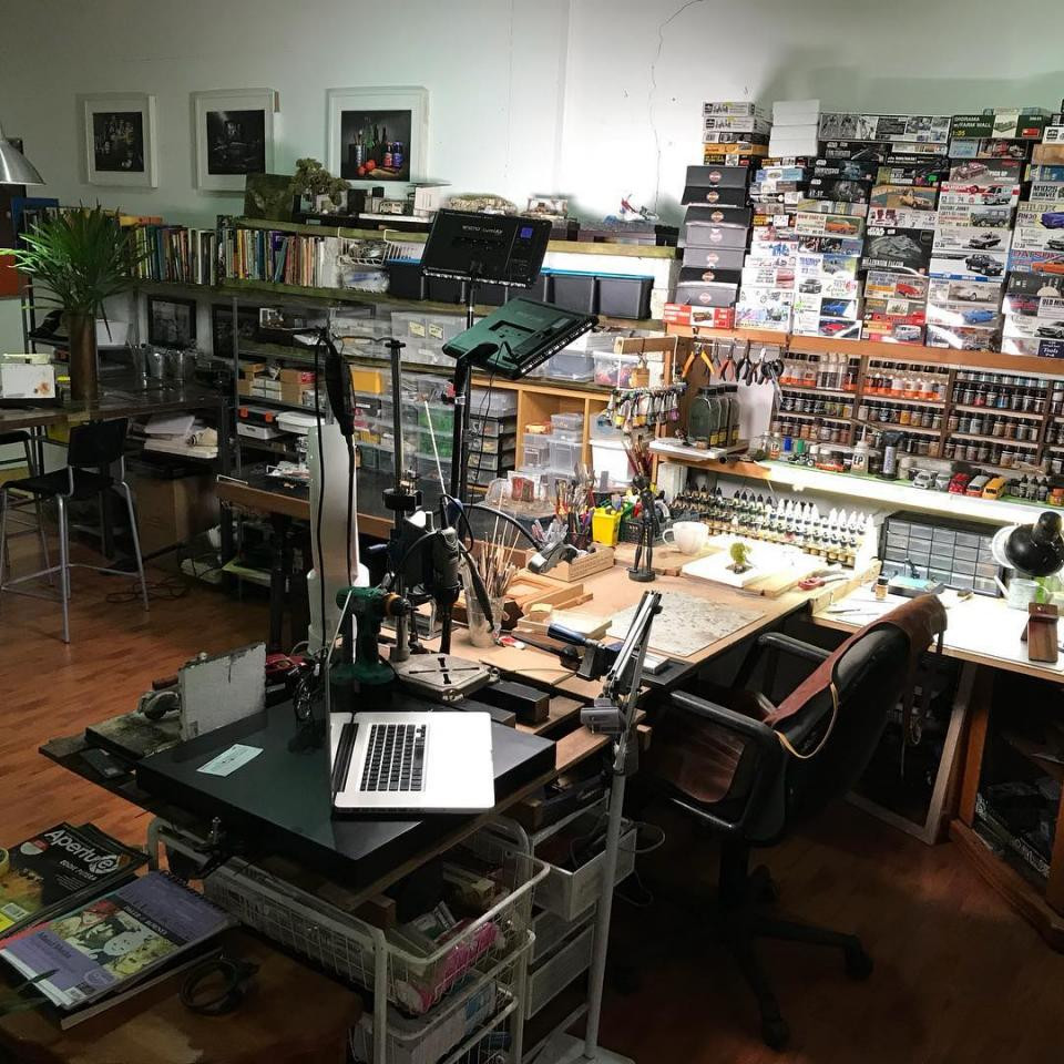 Góc làm việc của Eddie Putera , nơi tạo ra những tác phẩm tuyệt vời.