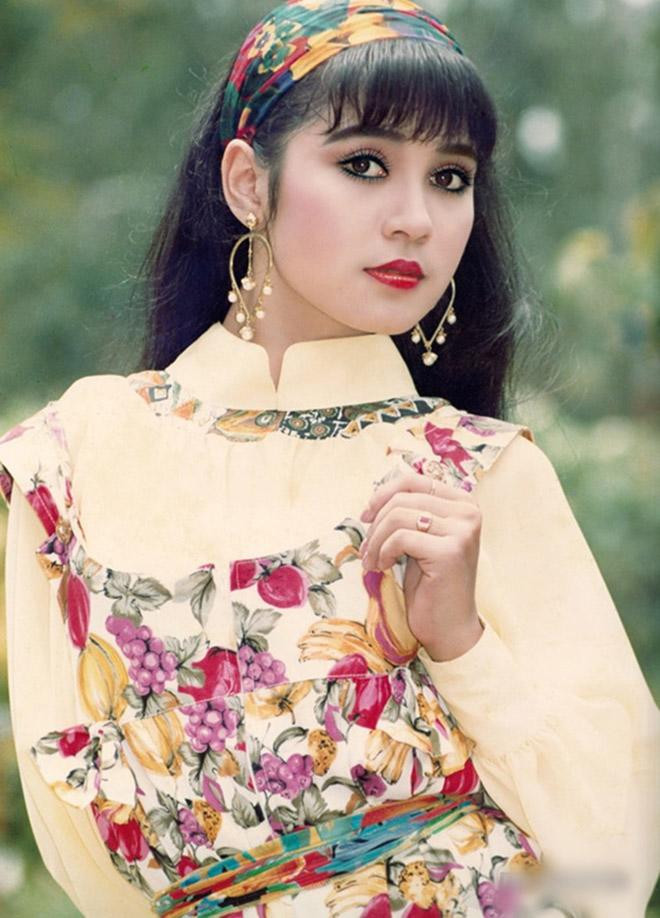 Việt Trinh được mệnh danh là "Nữ hoàng ảnh lịch". Việt Trinh được mệnh danh là "Nữ hoàng ảnh lịch".