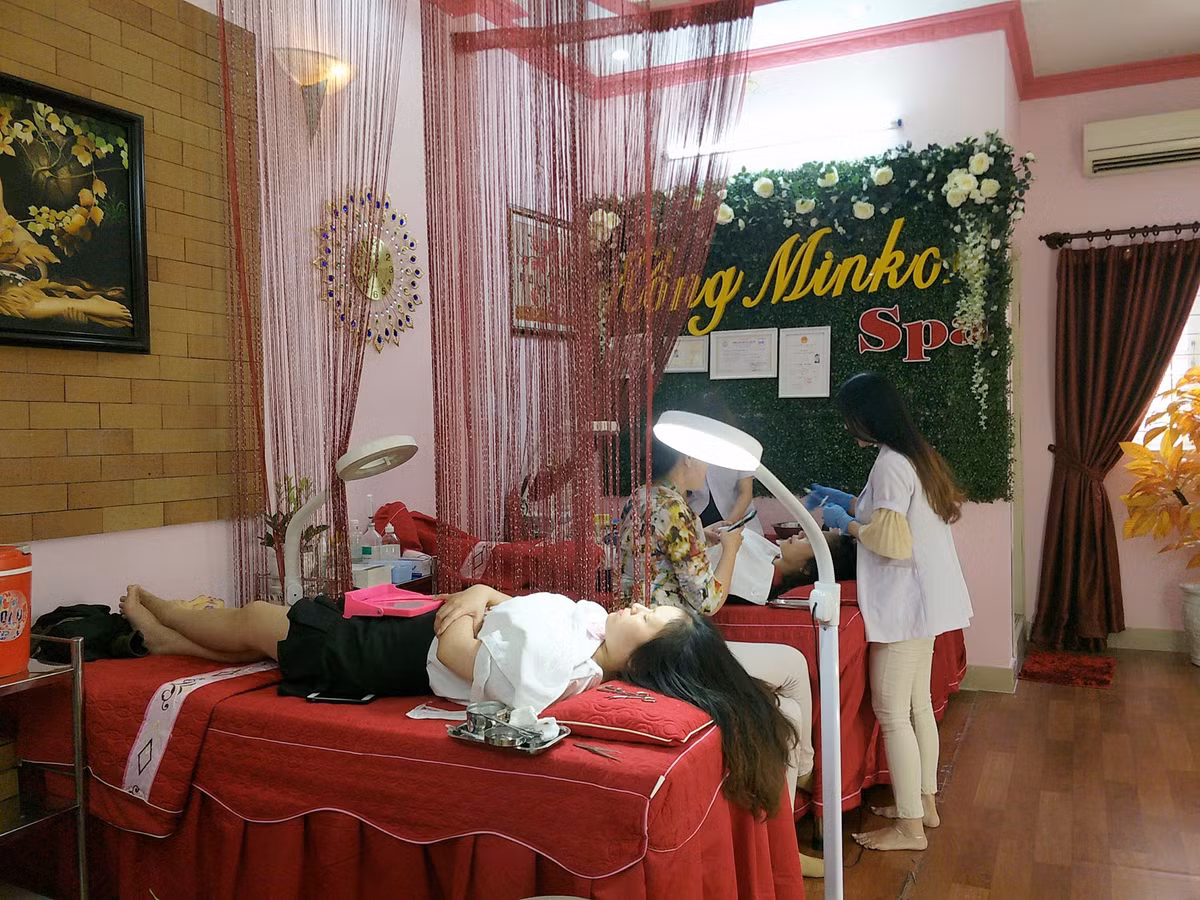 Bị đình chỉ hoạt động, Spa Hồng Minkon vẫn âm thầm nhận khách? Bi dinh chi hoat dong, Spa Hong Minkon van am tham nhan khach?