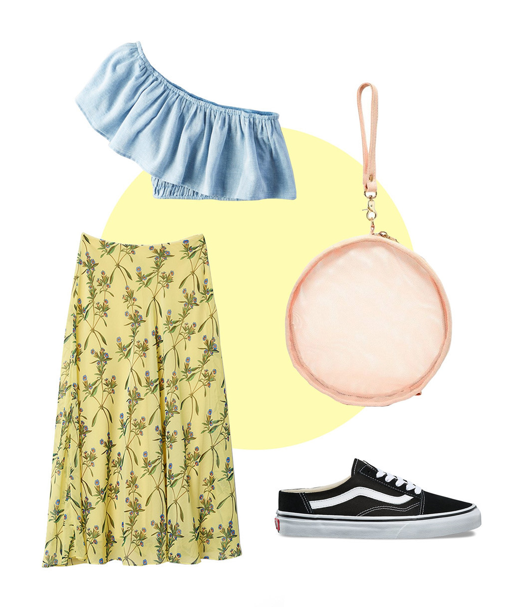 Một cô nàng năng động thì chắc chắn sẽ nghĩ ngay đến việc phối váy midi với giày sneakers. Cùng với tông màu pastel, người mặc có thể lựa chọn những chiếc áo trẻ trung như kiểu lệch vai trong hình để diện cùng váy hoa.