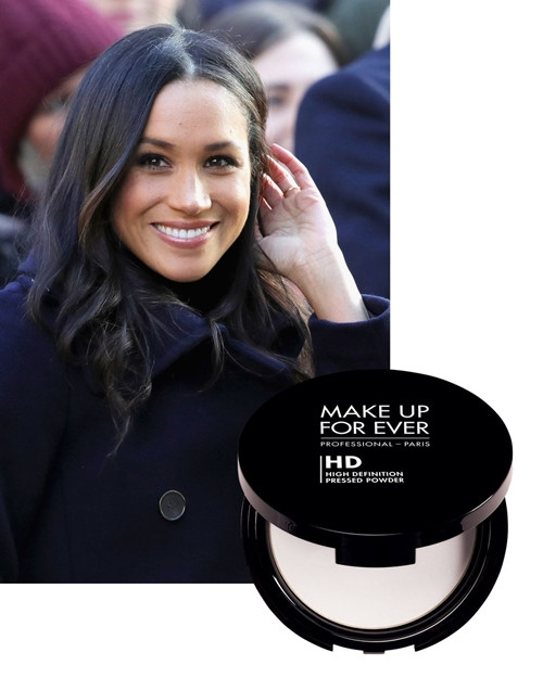 Phấn phủ giá 850 ngàn của Make Up For Ever giup Meghan Markle che phủ tối đa lỗ chân lông, kiềm dầu và tạo hiệu ứng bóng khỏe rất tự nhiên. Người đẹp thường mang sản phẩm này theo khi du lịch.