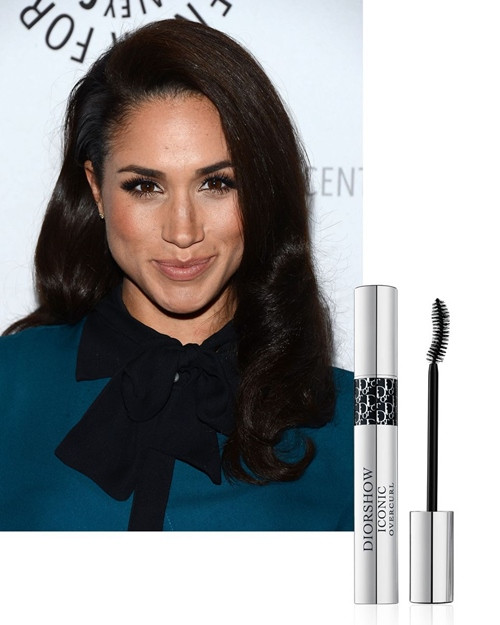 Để có được bờ mi cong và dày tự nhiên, vợ tương lai của hoàng tử Harry phải nhờ cậy tới mascara của Dior, có giá khoảng 670 ngàn.