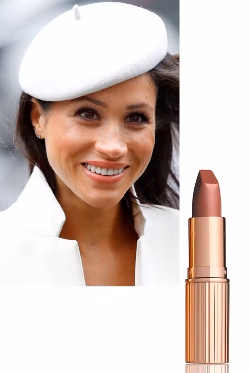Son lì của Charlotte Tilbury - một thương hiệu đến từ Anh quốc rất được lòng công nương tương lai. Màu yêu thích của Meghan Markle là Very Victoria, một màu nude cực hợp với tông da của cô.