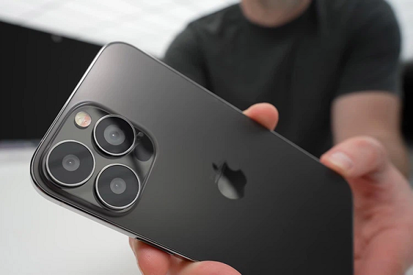 Do đó, thời gian giao hàng của iPad mới và iPad mini cũng bị chậm lại. Ở Trung Quốc, người dùng chỉ được mua hạn chế 2 chiếc iPad mỗi lần, cho thấy nguồn cung đang bị hạn chế.