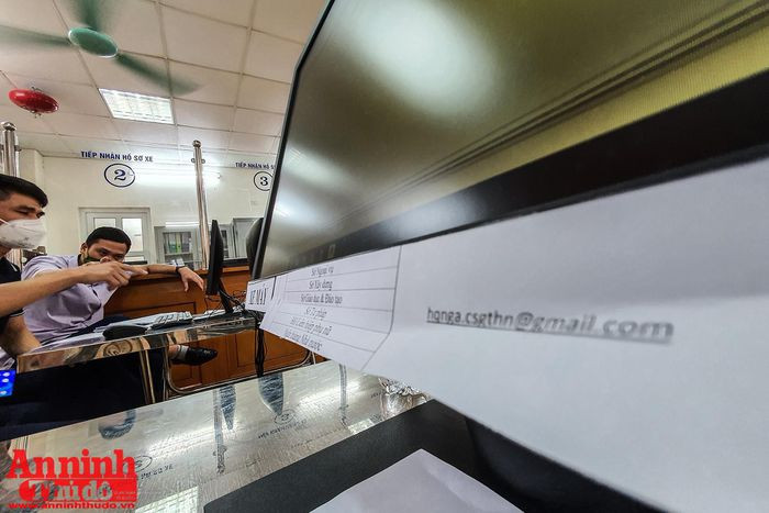 Phòng Viễn thông tin học CATP đã hỗ trợ lắp đặt 16 máy tính với đường truyền tốc độ cao; cài đặt phần mềm và ứng trực cùng để xử lý các tình huống phát sinh