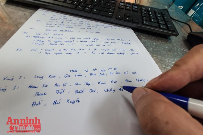 Quy trình và các thông tin cần thiết đều được phổ biến kỹ đến từng cán bộ tham gia cấp giấy đi đường 