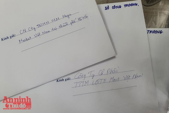 Những giấy đi đường đầu tiên được Phòng CSGT cấp là của các doanh nghiệp kinh doanh bán lẻ, siêu thị