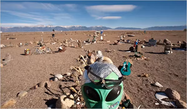 San Luis Valley, Colorado còn được gọi là "điểm nóng UFO ở Mỹ", thung lũng San Luis là nơi gắn với nhiều đồn đoán về sự xuất hiện của các UFO và những câu chuyện bí ẩn về bầu trời.