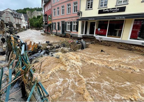 Một Ủy ban khí hậu của Liên Hợp Quốc đã cảnh báo rằng các đợt nắng nóng chết người, các trận cuồng phong lớn và các hiện tượng thời tiết kỳ lạ khác sẽ ngày càng trở nên nghiêm trọng hơn trên toàn cầu.