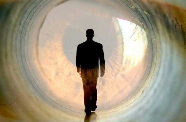 Cô hầu như không nói được, không nhận biết được ngày đêm và hiếm khi được nhận thấy chú ý đến môi trường xung quanh. Tuy nhiên, vào ngày Ehmer qua đời, cô đã cất tiếng hát, trong nửa tiếng đồng hồ, khuôn mặt từ vẻ đờ đẫn quen thuộc chuyển thành sinh động, cao thoát, trước khi lặng lẽ ra đi và khiến tất cả những người chứng kiến đều xúc động.