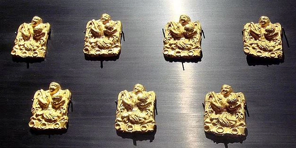 Số lượng lớn các đồ vật quý giá được tìm thấy trong các ngôi mộ đã khiến các nhà khảo cổ học không khỏi ngạc nhiên, đặc biệt là chiếc vương miện bằng vàng tinh xảo được tìm thấy trong ngôi mộ thứ 6.