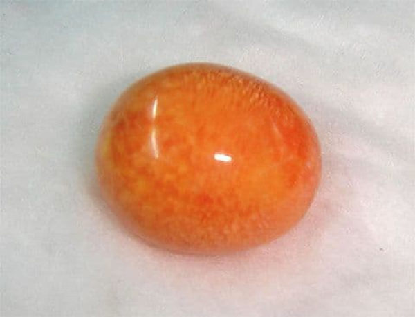 Những viên ngọc ốc xà cừ thường có hình oval đối xứng, màu sắc nhẹ nhàng, từ trắng, vàng nhạt, màu be, vàng nâu đến mận chín, đỏ nhưng nổi tiếng nhất và luôn được khao khát nhất vẫn là màu hồng hạc và hiếm nhất là màu đen.