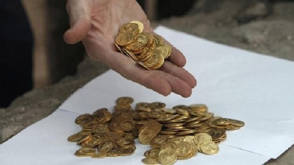 Các chuyên gia đã đặt tên cho kho báu là Saddle Ridge Hoard. Hiện tại, các chuyên gia vẫn chưa xác định được ai đã giấu số tiền vàng này nên kho báu đã được công nhận là tài sản của cặp vợ chồng.