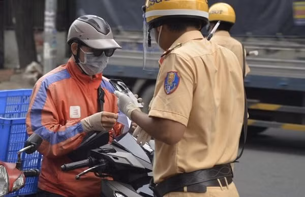 Shipper o Ha Noi chi duoc hoat dong tu 9h den 20h hang ngay