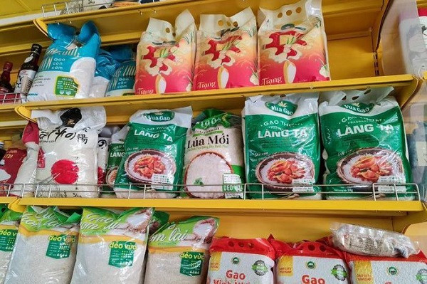 Bach Hoa Xanh lai bi phat hien ban hang khong niem yet gia