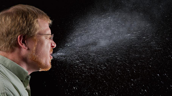 Bên cạnh đó, các nhà nghiên cứu thực hiện mô phỏng trên máy tính. Trong đó họ có thể tính toán sự phân tán của các giọt bắn và không khí thở ra ở nhiệt độ và độ ẩm khác nhau.