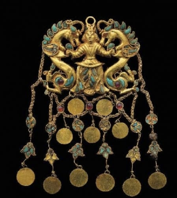 “Vấn đề đang được điều tra và chúng tôi đang xác minh tung tích của các báu vật. Nếu kho báu đã được chuyển ra khỏi Afghanistan thì đây là tội phản quốc”, ông Ahmadullah Wasiq cho biết.