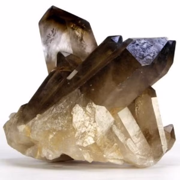 Trong văn hóa phương đông nói chung và văn hóa Việt Nam nói riêng, thạch anh khói được sử dụng trong phong thủy và trang trí nội ngoại thất, người phương đông cho rằng thạch anh khói giúp thanh lọc môi trường sống.