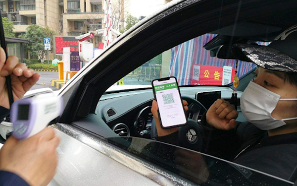 Chính quyền các địa phương ở Trung Quốc ứng dụng công nghệ số để tạo ra hệ thống mã QR y tế. Ngày 11/2/2020, chính quyền Hàng Châu tạo ra hệ thống mã QR y tế với trợ giúp của ứng dụng thanh toán trực tuyến Alipay.