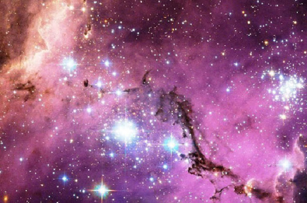 Hiện nay, các nhà thiên văn học vẫn không thể quan sát được toàn bộ những vụ nổ siêu tân tinh bởi bụi vũ trụ. Một số siêu tân tinh còn lại có độ sáng lớn hơn, do đó có thể dễ dàng quan sát sự xuất hiện của nó bằng kính thiên văn.