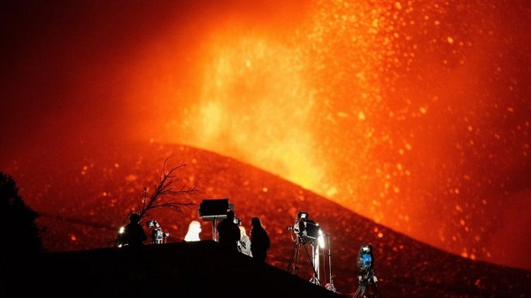 Điều này được đưa ra trong thời điểm núi lửa Cumbre Vieja trên đảo La Palma, thuộc quần đảo Canary đang phun trào dữ dội phá hủy ít nhất 150 ngôi nhà và hàng nghìn người buộc phải sơ tán, điều này khiến nhiều người lo lắng.