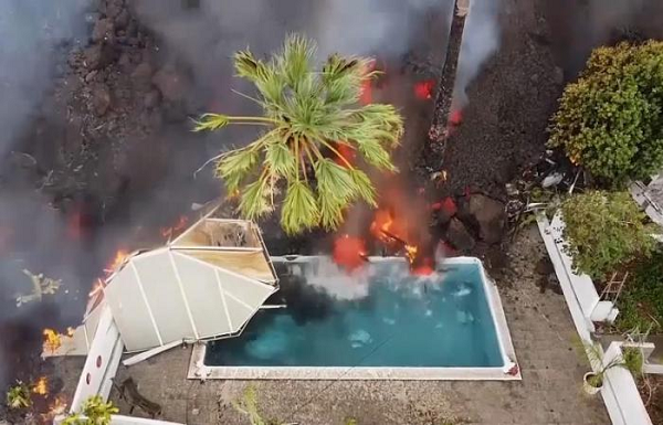 Bên cạnh đó, YouTuber này còn đưa ra thêm thông tin khiến nhiều người không khỏi lo lắng: "Mỹ sẽ chỉ có 7-10 giờ cảnh báo về sóng biển, không kịp để sơ tán các thành phố ven biển".