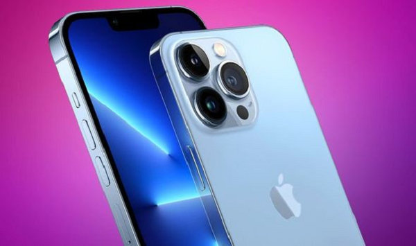 iPhone 13 Pro Max cũng được tăng dung lượng RAM với việc sử dụng RAM 8GB thay cho 6GB trên iPhone 12 Pro Max. Cùng với đó, iPhone 13 Pro Max cũng có tùy chọn phiên bản bộ nhớ trong 1TB – cực kỳ lớn, mà iPhone 12 Pro Max trước đó cũng chưa có.