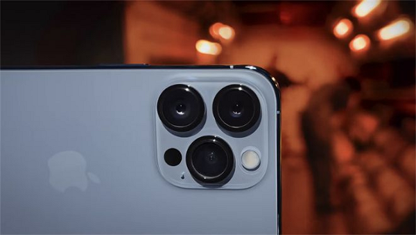 Điều này cho thấy xu hướng người dùng Việt Nam vài năm gần đây thường chọn bộ nhớ vừa phải, và sẽ bổ sung bằng việc mua gói iCloud nếu cần.