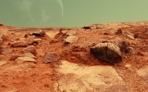 Tuy nhiên, sẽ cần tới 91kg bê tông để xây dựng chỉ 0,09m2 của một ngôi nhà một tầng. Nếu được dùng làm bao cát hoặc gạch regolith nung chảy bằng nhiệt, thì mỗi phi hành gia có thể sản xuất đủ bê tông vũ trụ để mở rộng môi trường sống, tăng gấp đôi số lượng nhà ở sau mỗi nhiệm vụ.