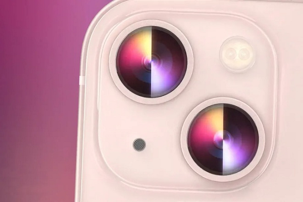 Nhà phân tích Dan Ives của Wedbush viết :“Apple vẫn đang ở giữa chu kỳ sản phẩm tổng thể mạnh nhất của mình trong khoảng một thập kỷ. Ước tính có khoảng 250 triệu người sở hữu iPhone với các mẫu hơn 3 năm tuổi”. Dựa vào phân tích của Wedbush, đó là một lượng lớn khách hàng tiềm năng sẵn sàng nâng cấp lên iPhone mới.