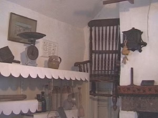 Trong những năm sau đó, có rất nhiều người ngồi trên chiếc ghế đã đột ngột gặp sự cố rồi chết. Có người chết sau vài tiếng đồng hồ, có người chết sau đó vài phút, dài nhất cũng không quá thời gian mấy ngày.