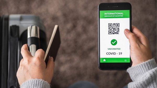 Tương tự như Italy, chương trình thẻ xanh của Pháp được áp dụng tại phần lớn địa điểm công cộng như nhà hàng, quán café, trên các phương tiện giao thông công cộng và những sự kiện có trên 1.000 người tham dự. Đây được xem là được xem là một trong những quy định thẻ xanh COVID-19 nghiêm ngặt nhất ở châu Âu, nhằm hối thúc người dân đi tiêm chủng trong bối cảnh biến thể Delta có dấu hiệu lây lan mạnh tại nước này.