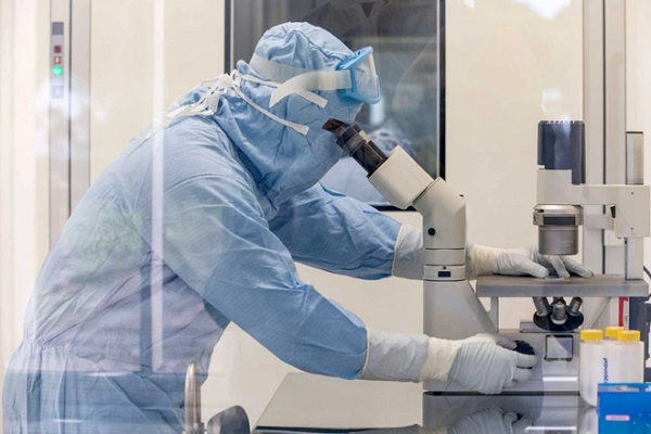 Bên cạnh đó là nghiên cứu mối nguy hại của chủng mới Mu này. Nhưng ông nhận định rằng, tới hiện tại chưa có minh chứng khoa học cụ thể nào cho thấy, biến chủng Mu có khả năng kháng lại vắc xin.