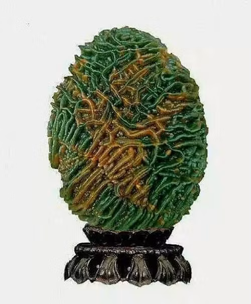 Đá mã não Gobi Montenegro được cho rằng có khả năng hấp thụ năng lượng xấu, chống lại khí độc và bảo vệ người chủ của nó.