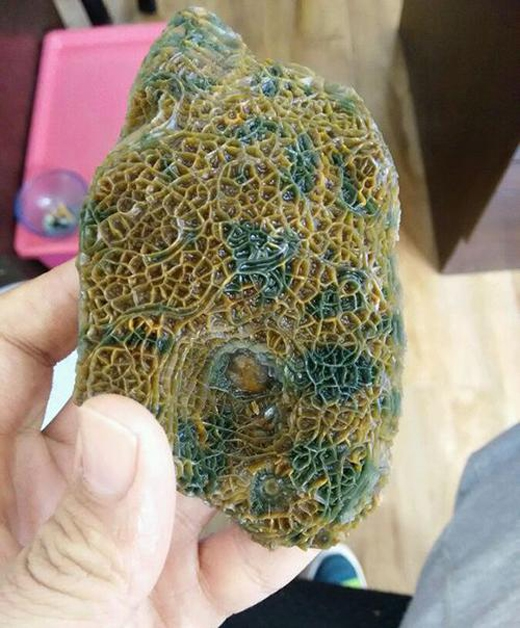 Chính vì vậy, không sai khi nói rằng đá Gobi Montenegro là "thần dược" không cần uống và có thể thay đổi số mệnh của một người. Sau đây, hãy cùng chiêm ngưỡng hình dạng kỳ dị của loại đá đặc biệt này: Mời các bạn xem video: Khung cảnh thiên nhiên tuyệt đẹp tại các quốc gia ít dân nhất thế giới. Nguồn: VTC.