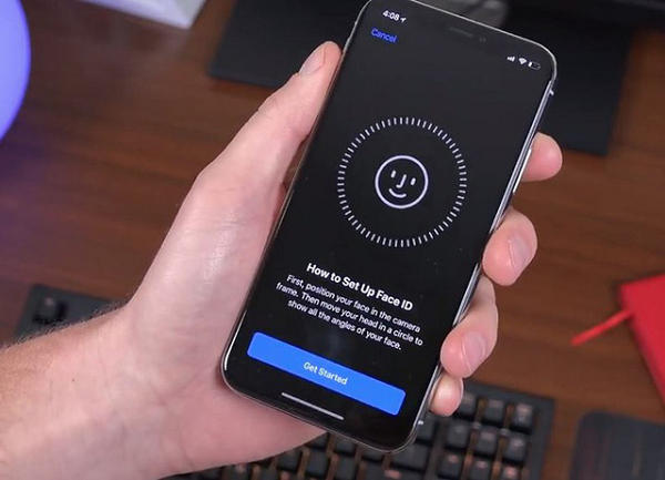 Để thông báo màn hình không chính hãng không hiện lên, kỹ thuật viên sẽ cần lấy con IC từ màn hình cũ bằng cách khò nhiệt, sau đó hàn nó sang màn hình mới.