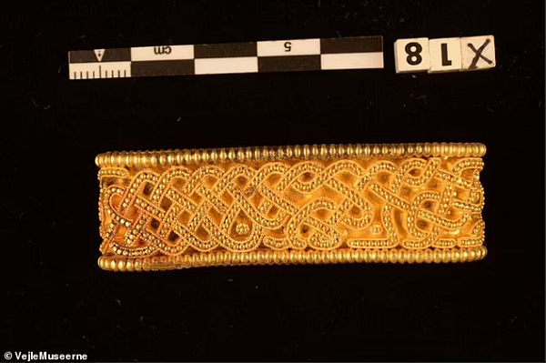 "Chính vì tính biểu tượng thể hiện trong những đồ vật này khiến phát hiện trở nên độc đáo hơn, quan trọng hơn cả về số lượng tìm thấy", ông Mads Ravn cho biết thêm.