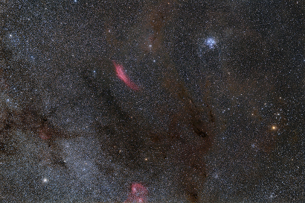 Per-Tau Shell ẩn nấp giữa các chòm sao Perseurs và Taurus, thuộc thiên hà Milky Way chứa Trái đất. Nó được phát hiện trong kho dữ liệu khổng lồ của Gaia, vệ tinh lập bản đồ vũ trụ của ESA (Cơ quan Vũ trụ châu Âu).