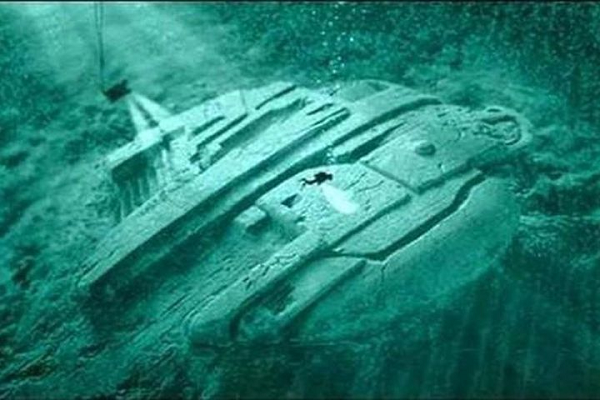 Đặc biệt hơn khi các thợ lặn tiến gần vật thể để quay phim, các thiết bị của họ bất ngờ tắt một cách bí ẩn nên càng khiến nhiều người nghi ngờ về nguồn gốc của vật thể lạ này.