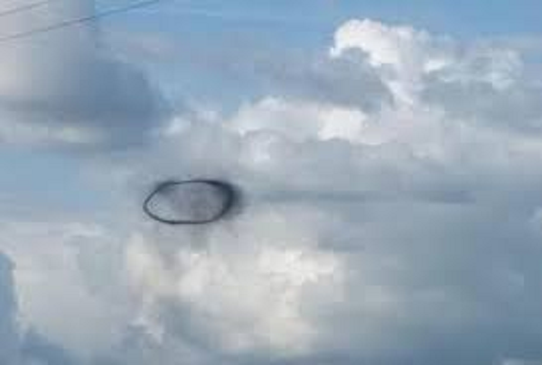 Vòng tròn này tồn tại trong vòng vài phút trước khi biến mất mà không để lại bất kỳ một dấu vết nào. Khi đó, nhiều người cũng đặt ra nghi vấn về người ngoài hành tinh - UFO đối với vòng tròn này.