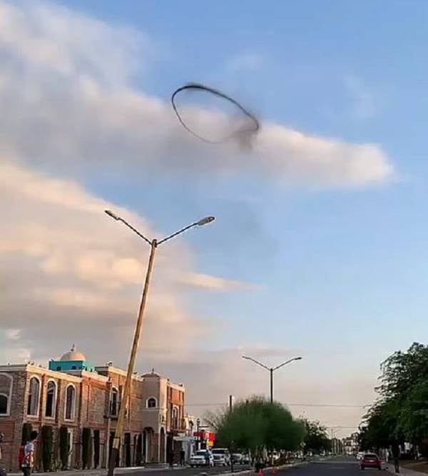 Tuy nhiên, một số ý kiến trái ngược khác cho rằng vòng tròn này thực chất là một hiện tượng thiên nhiên kỳ thú với việc thay đổi và chênh lệch giữa các dòng khí nóng và lạnh. Giả thuyết này rất giống với giả thuyết của nhiều chuyên gia khác khác khi nói về những hiện tượng tương tự từng xảy ra trước đây.